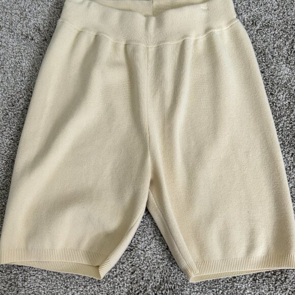Aritzia Wilford Shorts - Picture 1 of 2